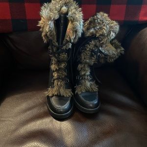 Report furr boots with heel
